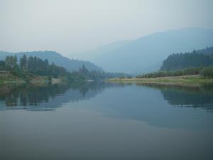 Looking upstream from the tailout - a smokey sky and lots of wide open flat water. I will prbably return here to better learn the water that lies behind where I'm standing.