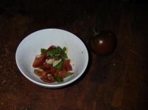 Diced tomatoes and a wee bit of sliced garlic tossed with olive oil, basil leaves, pepper and sea salt provides the perfect little pick-me-up on the river. 